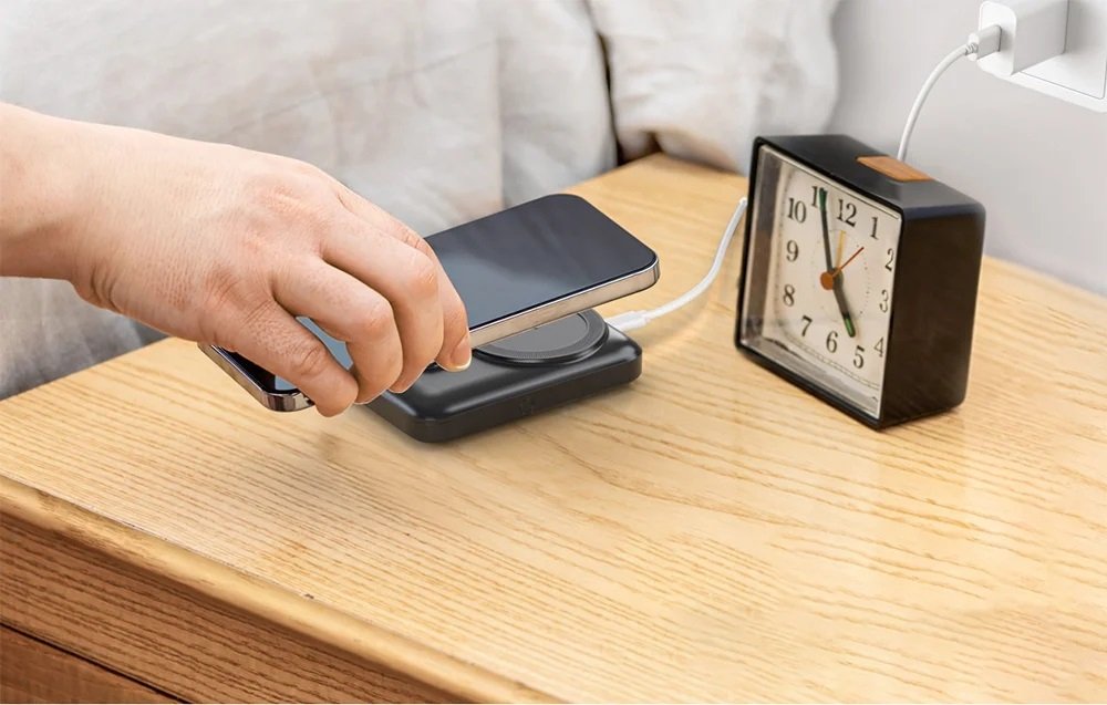 Choetech B743 10000mAh Magnetic Wireless PD20W Power Bank Black